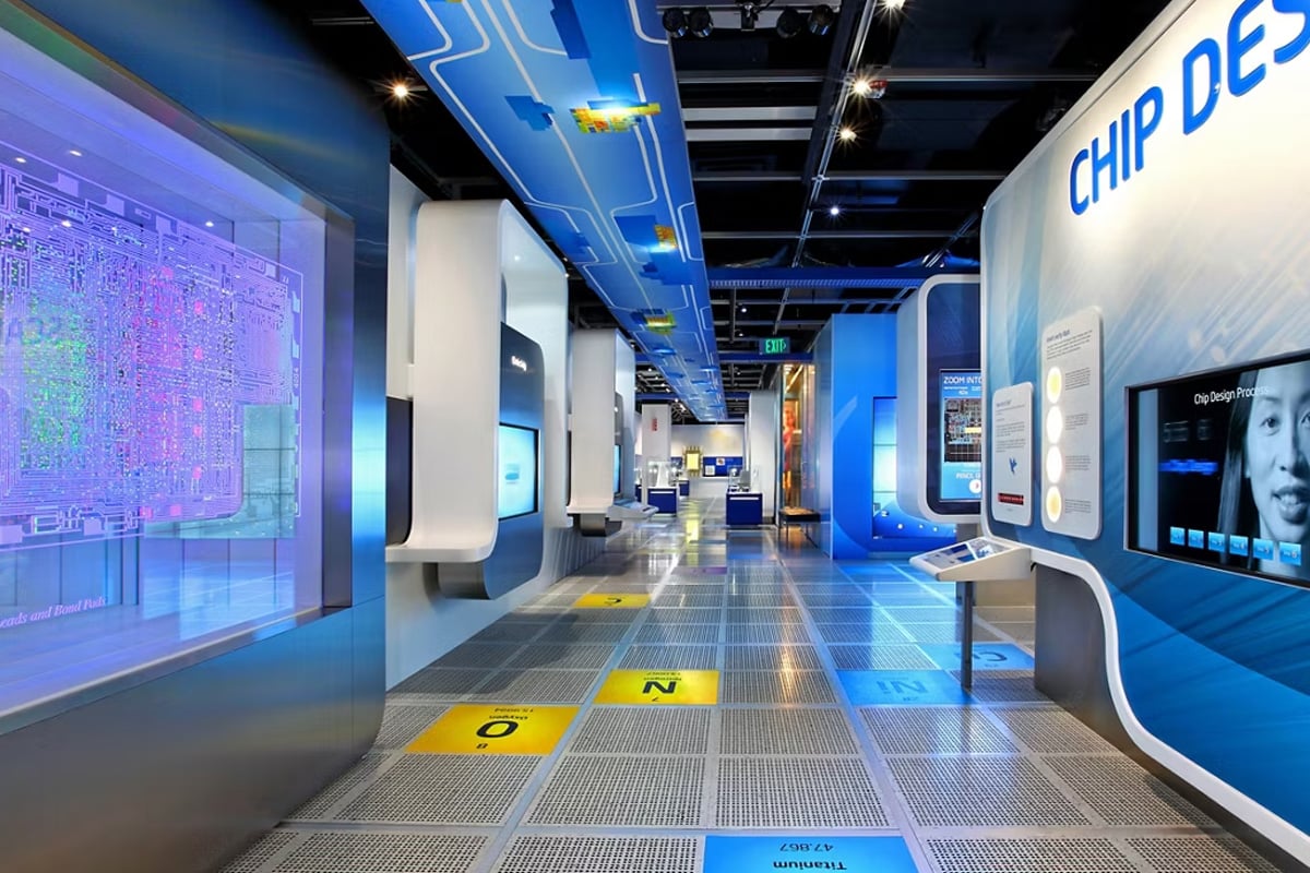 Mitarbeiter der Stiftung, die über eine zentralisierte Plattform auf historische Unterlagen und archivierte digitale Bestände zugreifen